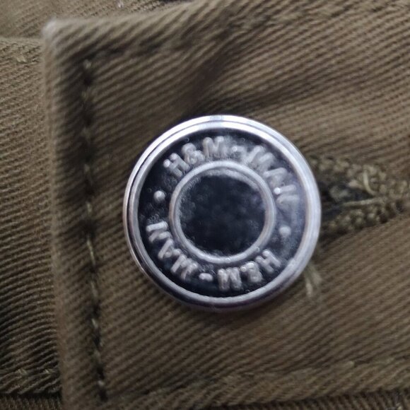 H&M Men's Size 36 Slim Fit Khaki Green Zipper & Button Closure Shorts - Picture 12 of 14